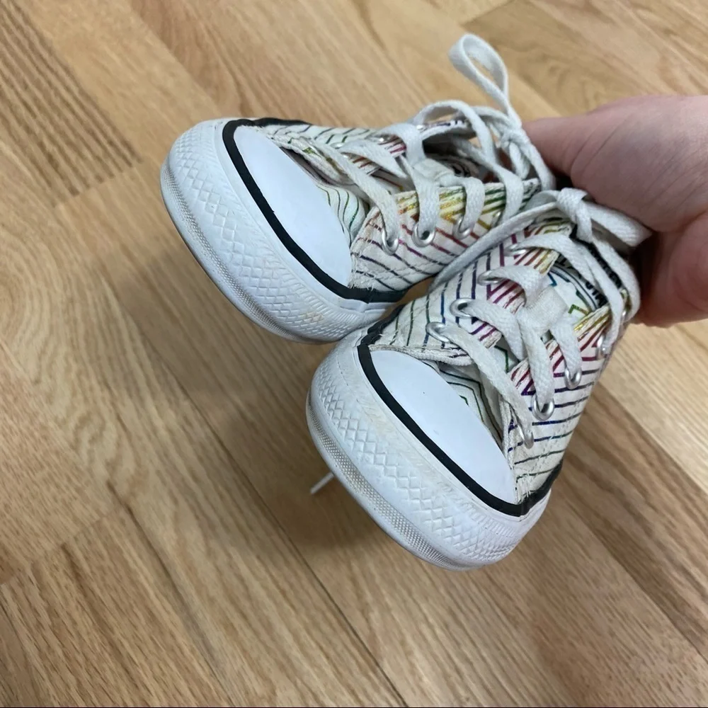 Converse Rainbow Star Print Sneakers Sz 12 Kids